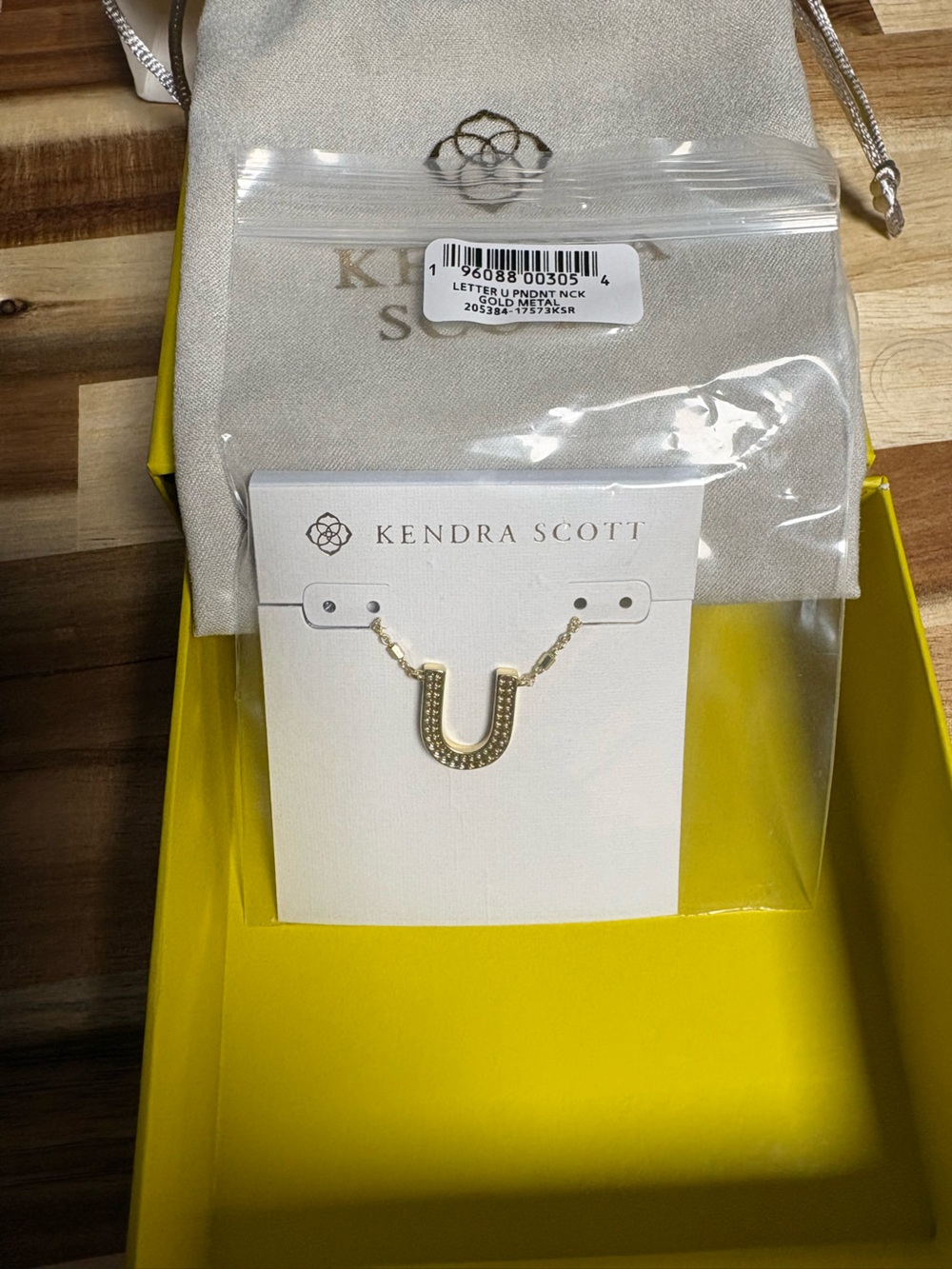 NWT Kendra Scott Gold Letter U Pendant Necklace